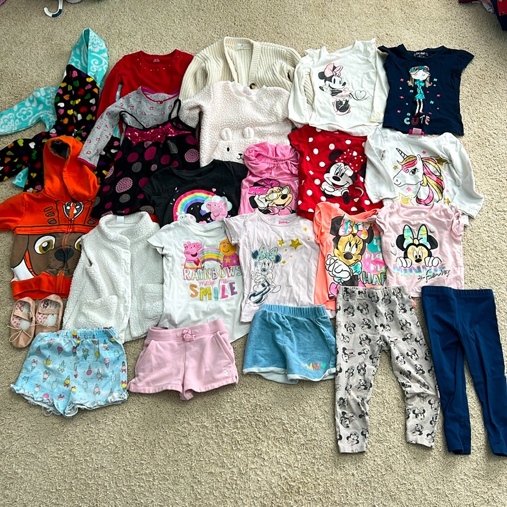 3T Lot of 25 pieces Shirts Pants Shorts Sweaters Paw Patrol Minnie Mouse Peppa